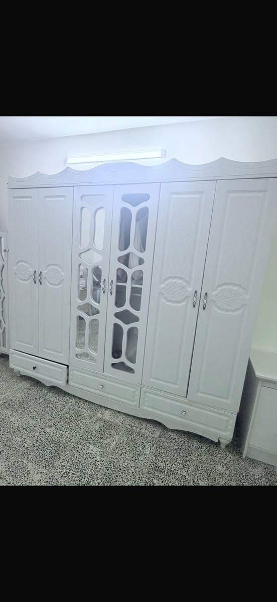 تخم ديوان قنفات
ميز طعام
غرفه نوم نفرين
وغرفة نوم نفر
ميز تلفزيون
كاونتر 
اسعار مناسبه
للاستفسار الاتصال ع رقم ‭***********‬
