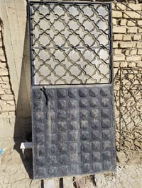 بيبان حديد عدد 2 وشباج حديد للبيع... سعر الباب 75...سعر الشباج 50....أ...