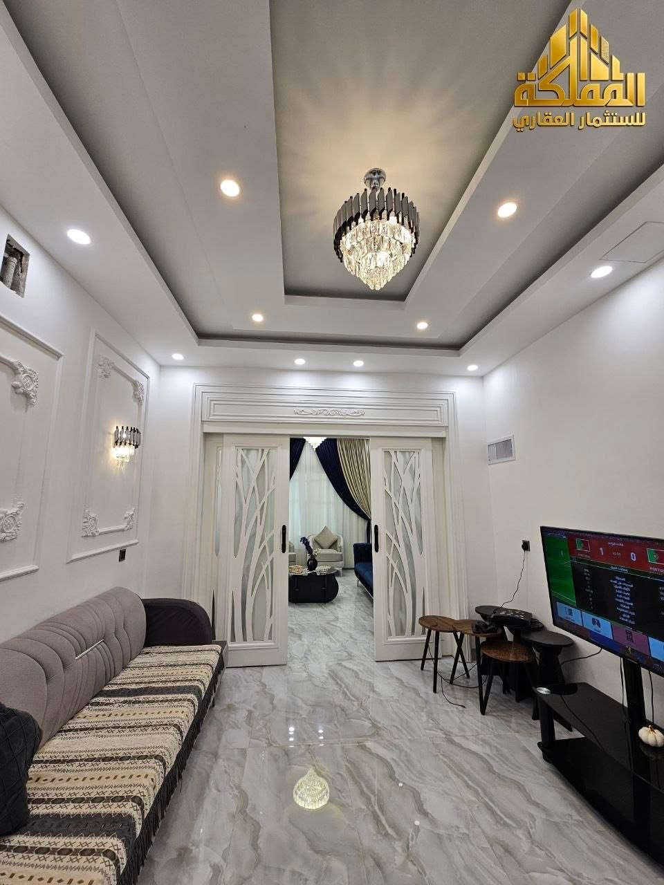دار للبيع (تــــم لمعرفه السعر)
📍حي المحاربين – قرب المتنزه
📐165م | الواجهة 7.50م
🔴طابقين حديث 2026
▪️الأول: غرفتين، استقبال، مطبخ هول كراج، صحيات
▪️الثاني: 3غرف نوم، هول، صحيات
🔴سند ملك صرف
💰للاستفسار عن السعر خاص
📞***********
📞***********
واتساب متوفر 🌟
#explore #مكتب_المملكة_للعقار

