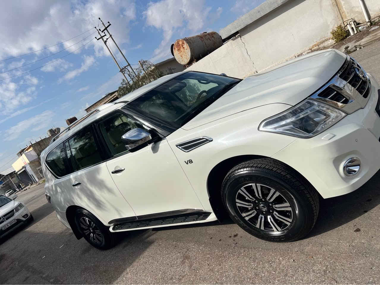 نيسان پاترول موديل 2016
سياره فول مواصفات محرك مرغرب V8 سلندر
سياره بدون صبوغ بدون تبديل فقط مكانين علبارد 
محرك مامفتوع شرط
سنويه و رقم جديد
مكان اربيل 
*********** أربيل, العراق
