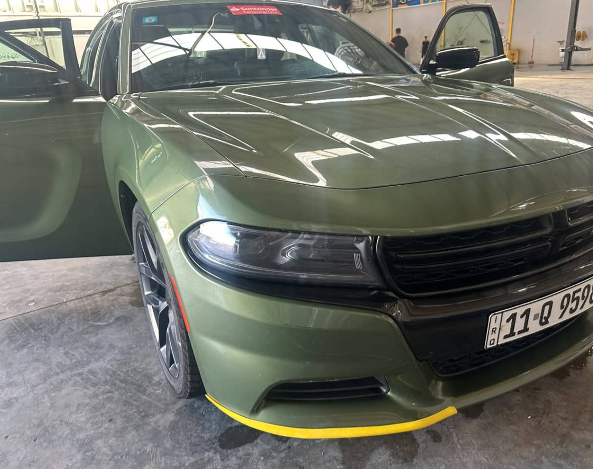 جارجر 2023 الاصدار الاخير كلين تايتل زيتوني sxt فول 
كشنات جلد تدفئة تبريد شاشة جبيرة كار بلي رادار ونقطه عمياء وكل المواصفات بيها ماشيه 100 الف 
كلها على وضع الشركة برغي مامفتوح بيها عدا الصدر الامامي والخلفي تبديل شركة تخم تاير جديد
سيارة رقم بغداد باسمي 
السعر 275 
ممانها ديالى 
***********
