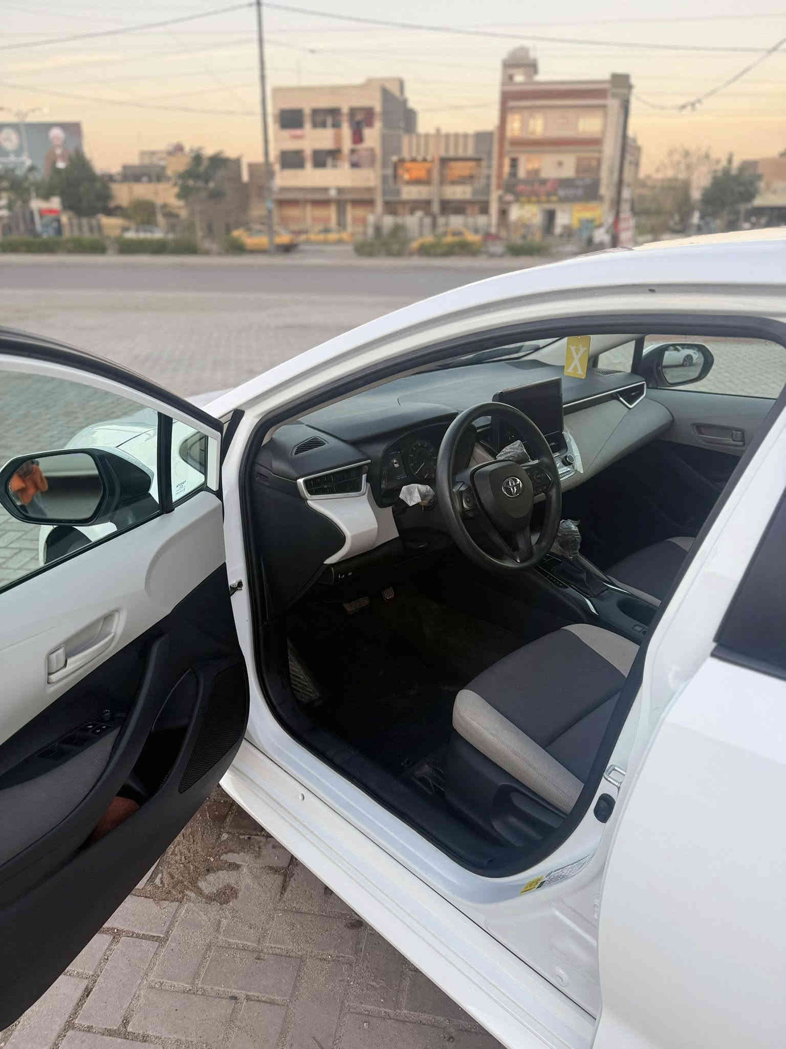 سلام عليكم 
كورلا ٢٠٢٣ للبيع
صبغ بس بنيد بدون تبديل وفتح 
بانزين ياباني اصلي 
ماشيه ٤٠ 
نص مواصفات 
رادار امامي 
رادار جانبي 
كامره خلفيه 
تحديد مسار 
كار بلي 
فول تحكمات 
هولد 
توقف ذاتي 
سايد أبريك بصمه 
السعر ١٥٥ 
***********
