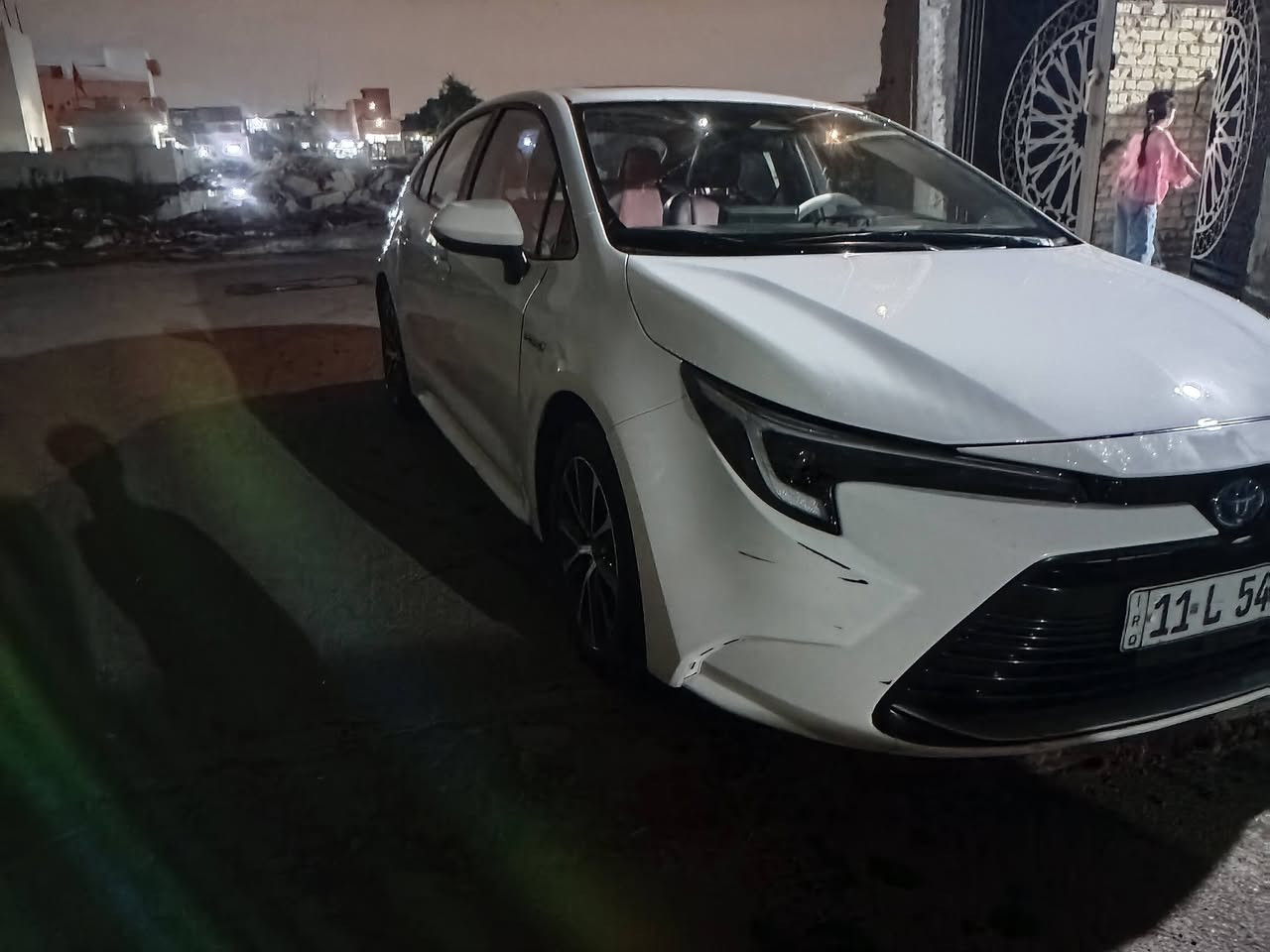 سلام عليكم 
كورلا موديل 24 هيبرد حرة بسمي تحويل ثاني يوم 
معروفه مواصفاته سيارة مكفوله دحكه جاملغ خفيفه موضح بصورة سعر ١٤٠ رقم ***********
