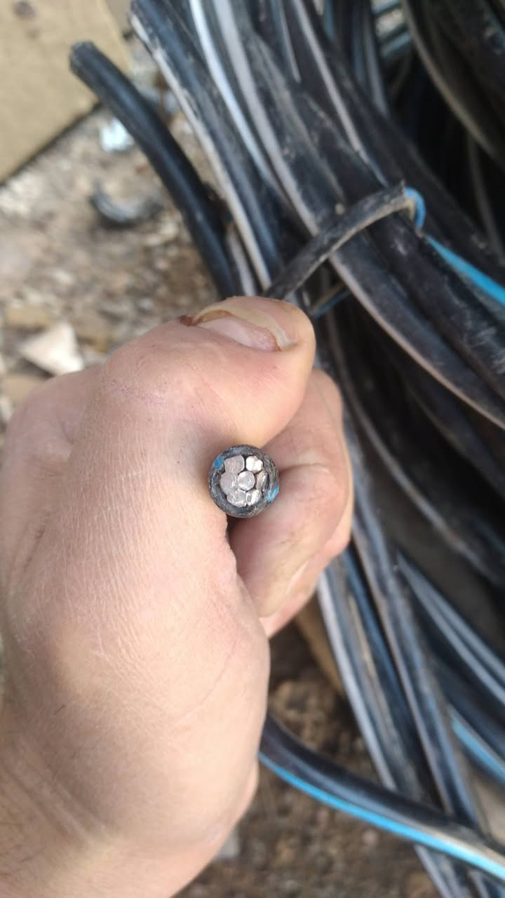 من رخصة مدير الكروب متاح ضفيره ٦٠ متر ١٠×٤ اخو  الجديده مكان ديالى القصيرين رقم ***********
