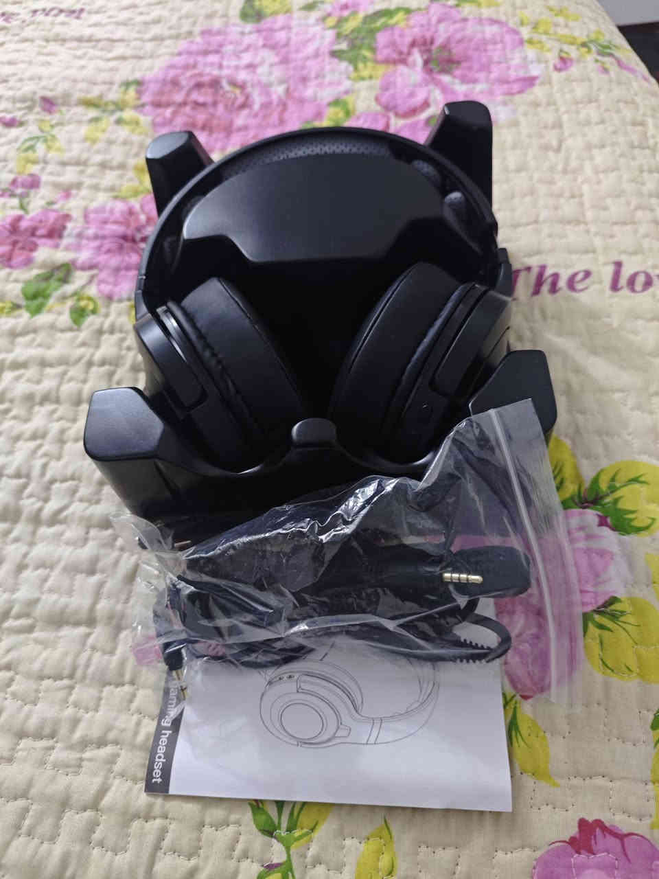 السلام عليكم نركيله خشب مزغرفه تنفيس سعر 15 الف كامله + سماعات كبار استعمال يومين سعر 10 الف الرقم ***********
