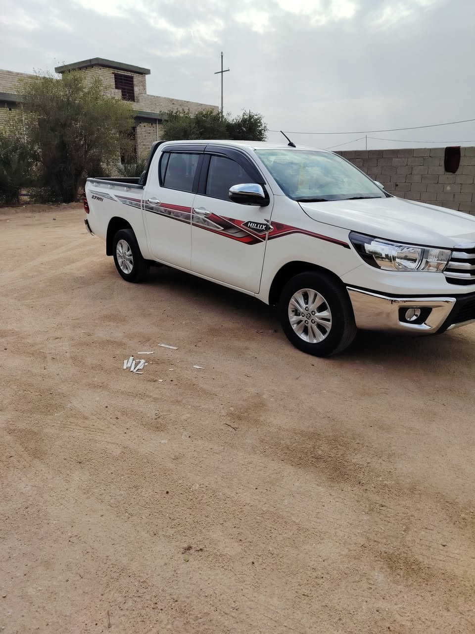 تيوتا هايلوكس للبيع ٢٣ قادسية مكفوله عام حته من الشخط علأ وضع الشركة ماشيه ٢٩ الف حقيقي تحويل ثاني يوم مكان السيارة النجف الحيدرية ***********
