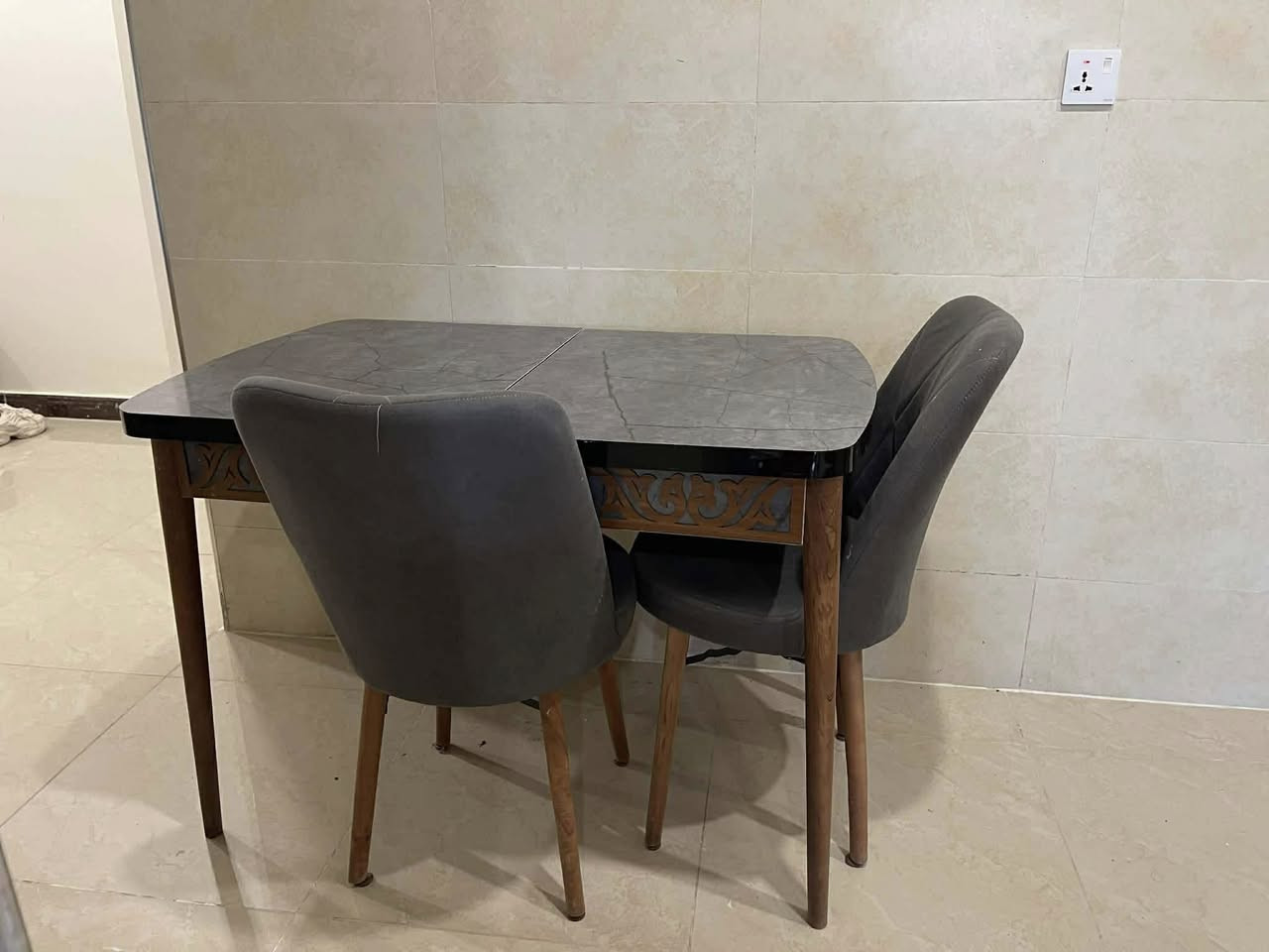 اغراض للبيع 
غرفه نوم ٢٥٠ بيها مجال بسيط
ميز طعام ٧٠
تخم ٣٠٠
ميز تلفاز ٦٥
ثلاجة٤٠٠ 
فرن ١٥ 
مكان بغداد للتواصل *********** واتساب
