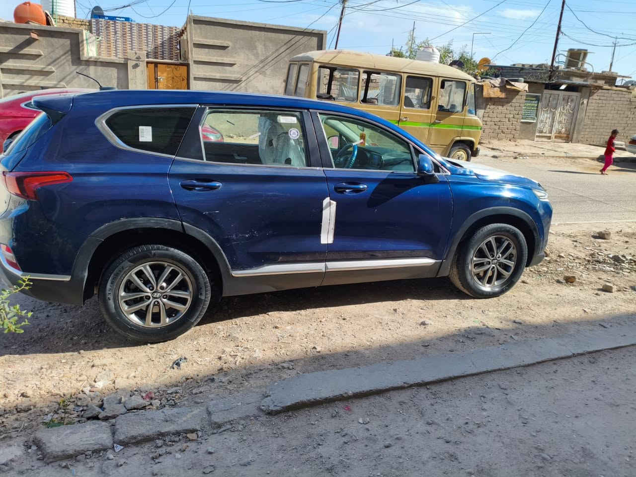 السلام عليكم سياره نوع سنتافي وارد امريكي موديل 2019 بيها ضربه دعاميه الكدام والباب الوره العبري فقط والباقي كفاله  كير مكينه حداديه كفاله السياره جديده مال بيت موصفات تحكم استيرن جهتين كامره دوره حساسات السياره على وضع الشركه العنوان ذي قار سعر 180 الهاتف ***********
ملاحضه رقم سياره ذي قار مداور ثاني يوم
