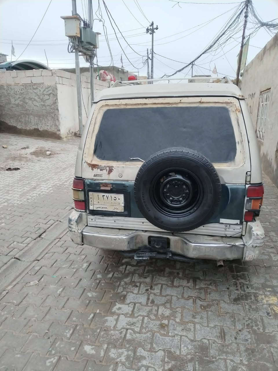 السلام عليكم للبيع او مراوس سياره باجيرو موديل 1993مكينه ستارك كاز سياره كير مكينه حداديه مكفولات مكان نجف لشراي تصال عل رقم ***********
