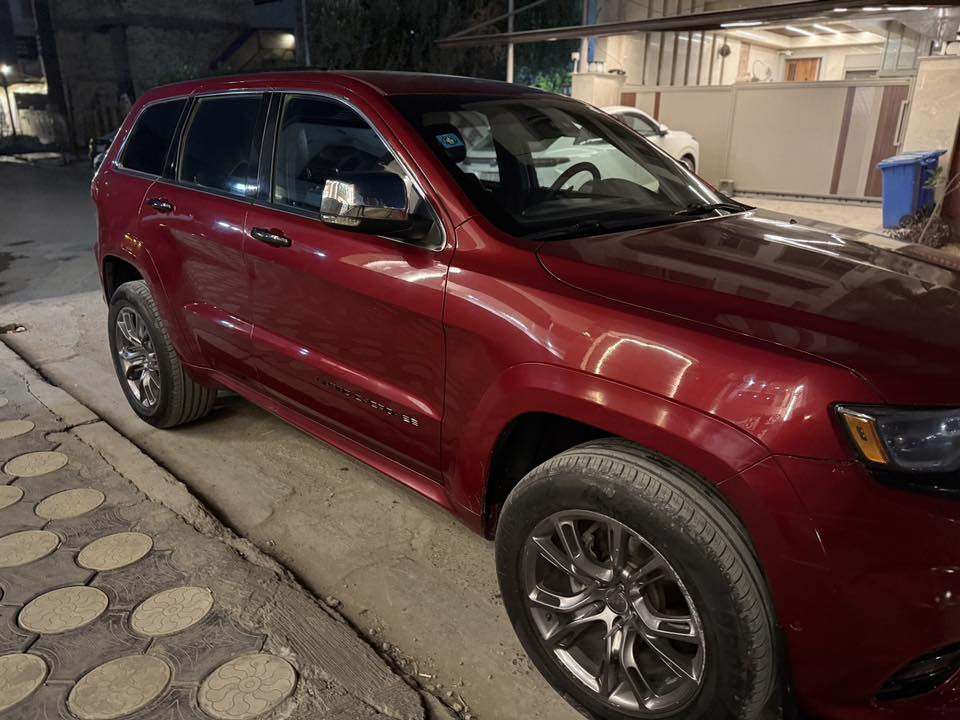 السلام عليكم
جيب للبيع  مديل 2015 
رقم بغداد محرك 6 المرغوب

‏2015 JEEP GRAND
‏CHEROKEE  HIGH
‏ALTITUDE

المواصفات:
• فول مواصفات 
• 3 شاشات
أوتوماتيكي
• فور ويل 4/4
• دبل سلايد بانوراما
• تشغيل عن بُعد 
• شاشة وسطية كبيرة 
• شفتات ستيرن
• صندوق كهربائي 
• دبل كزوز خلفي
• حساسات أمامية وخلفية
• نظام صوت 12 سماعة
• جكات
• قطعتان تبريد ثلج
• مقعد بذاكرة 3 وضعيات
• مقاعد جلد أصلية – كهربائية مع تدفئة وتبريد
• تدفئة مقاعد خلفية
• سيدي مع ريموت تحكم بالشاشة
• مرايا كهربائية 
• مري قلاب مع R
• 
• الداخلية صاج ملكي
• نظام ملاحة Navigation
• كاميرا خلفية دوارة أصلية
• ستيرن كهربائي مع تدفئة
• فول تحكم استيرن (جهتين أمامي + جهتين خلفي)
• ناقل حركة 8 سرعات
• نظام سبورت S
• نظام اقتصادي
• مرايا جانبية تدفئة وحساسة للضباب تعمل تلقائياً مع إشارة بالمرايا
• أضواء LED أمامية وخلفية

حادثها جاملغ امامي جهت السائق

 السعر  22,000 $
مكان السيارة بغداد  زيونة
***********
