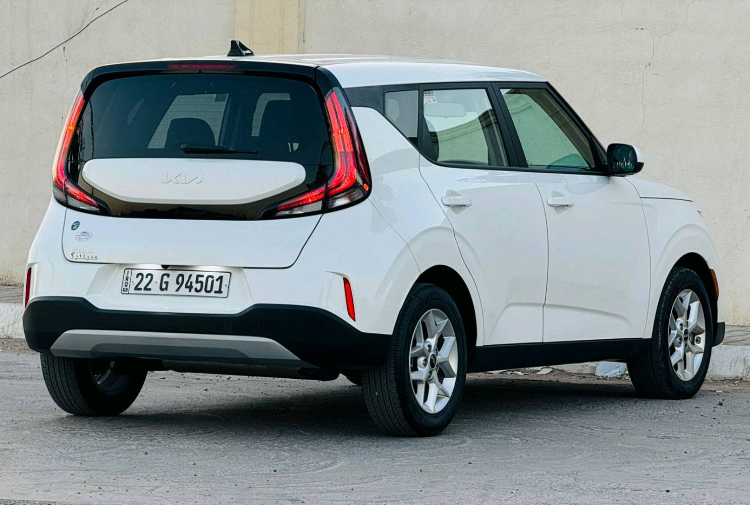 السلام عليكم 

كيا سول 2023 الشكل الجديد 
وارد امريكي صور الحادث مرفقة 
بل منشور حادث السيارة جانبي 
بجم كبس ايرباك دركة ودشبول مكفول 
كير محرك شاصي لغد مكفول 
رقم أربيل الجديد تحويل او وكالة مضمون 

المواصفات: شاشة كبيرة - كامرة دوارة - قيادة الية 
فول تحكم ستيرن - رادار جانبي - تحديد مسار
اطفاء ذاتي عند الازدحام - محرك 2000 دوش 
ماشية 28 الف ميل - ويل كب - مود درايف انواع قيادة
بلوتوث - AUX -ABS - USB 
السيارة جاهزة وكاملة من كل نقص وبالعافية على الياخذه 

المكان بغداد الدولعي 
للتواصل والاستفسار 
***********
***********