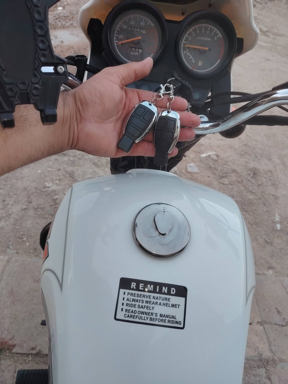يا الله 
دايون نفخ للبيع
موديل 23
رقم (( نجف)) 
لون ابيض
مكينه 200
كتابه حمره
5 نجوم الأصلي
سويج سجينه
بصمه عدد 2
تشغيل عن بعد
تحويل شوكت متحب
السعر 2 مليون وبيها مجال
العنوان حله المركز
رقم ***********
