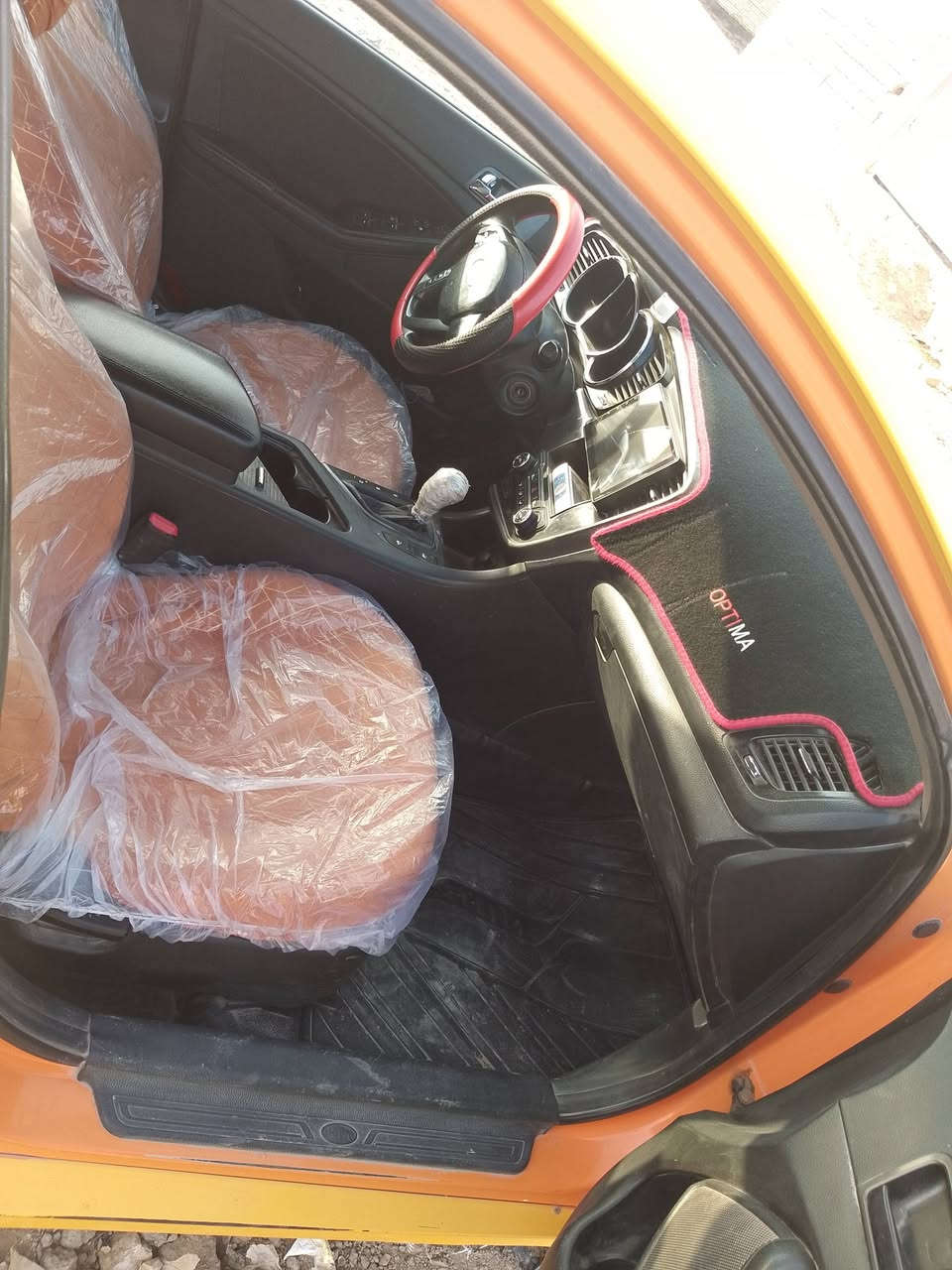 السلام عليكم سياره اوبتيمه موديل 2011 خليجي تكسي المطار مكفوله كفاله عامه نضيفه السياره وجاهزة وبسمي تبريد تدفه حداديه تخم تاير كله جديد السعر 110 وبيهه مجال الشراي *********** سنويه 34
