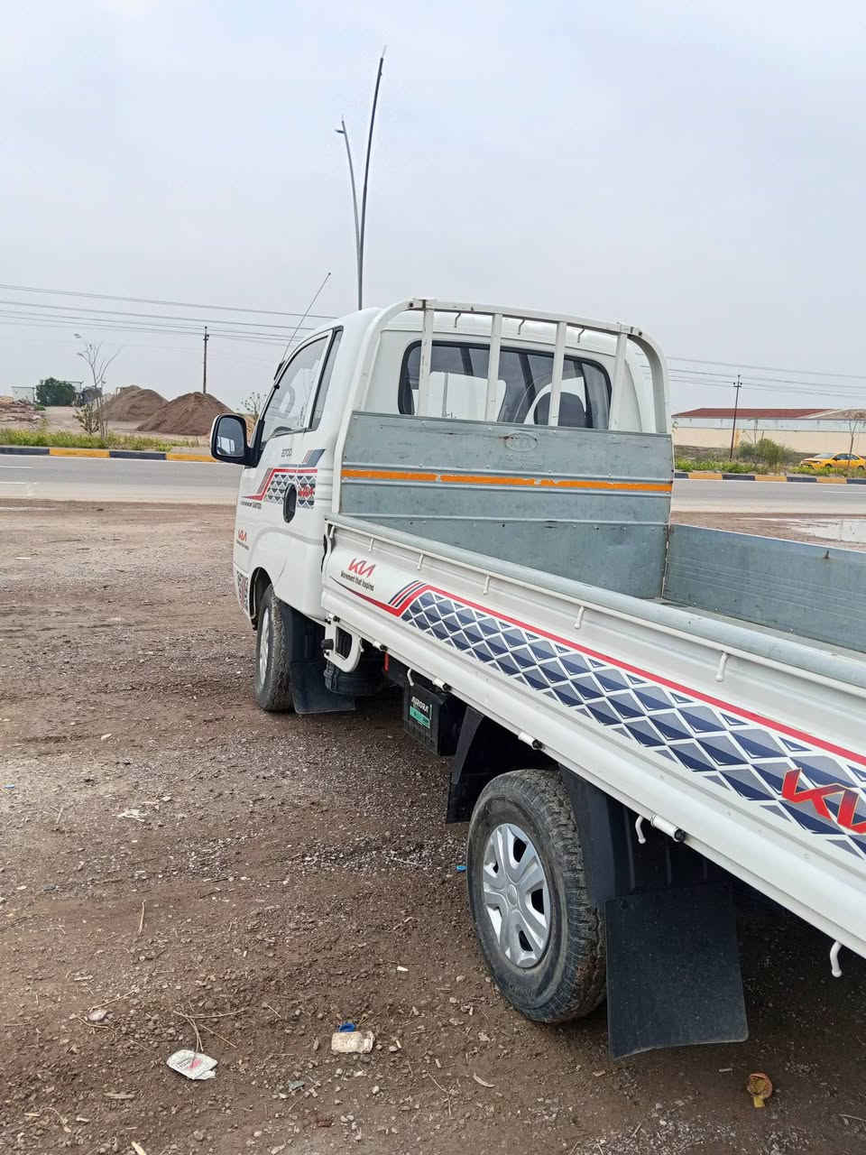 كيا حمل موديل 20رقم بغداد مشروع وطني كفاله عامه نظيفه سياره   هاتف ***********
السعر 127وبيها مجال
