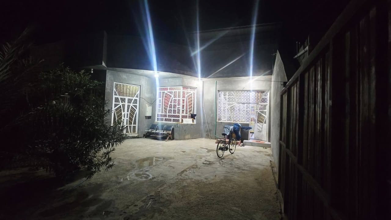 الدار معروض البيع البصره قضاء المدينه منطقة العلي البيت يحتوي على ثلاث غرف وستقبال وصاله ومطبخ صحيات داخلي وخارجي وكراج كبير مساحة البيت الكليه 550.متر ***********
