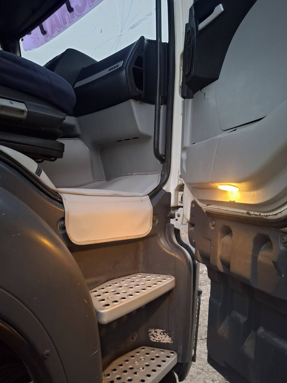 اللهم صل على محمد وآل محمد
من رخصة الادمن المحترم 
مان موديل 2004  41_410
مجموعة gf ام ربل تخم تاير
سنويه بسمي نهاية ٢٩ مكان بابل 
استفسار   ***********
