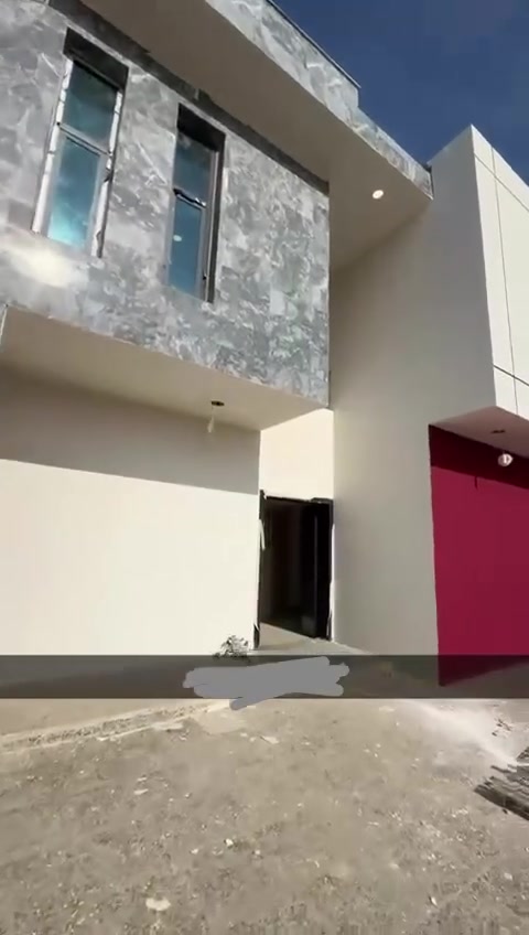 **فيلا فاخرة في مجمع حوراء بغداد السكني** ،،،
🔴**الموقع** المثالي مميز جداً 
محله 17 جاهزه للسكن  كامله 

**المساحة الواسعة**: 400متر مربع 
            ✅ **مزايا العقار**
**غرف فسيحه **: 4 غرف نوم  2سويت 
-**صالة أنيقة**تطل ع مسبح خاص 
-**مطبخ حصري**حار وبارد +لوندري 
**مرافق متميزة ** مسبح كبير ** حديقة خلابة، مكان للشواء 
**كراج واسع**يتسع سيارتين 
**البيع بالنقد فقط 
السعر مناسب 
للاستفسار تواصل واتساب***********
