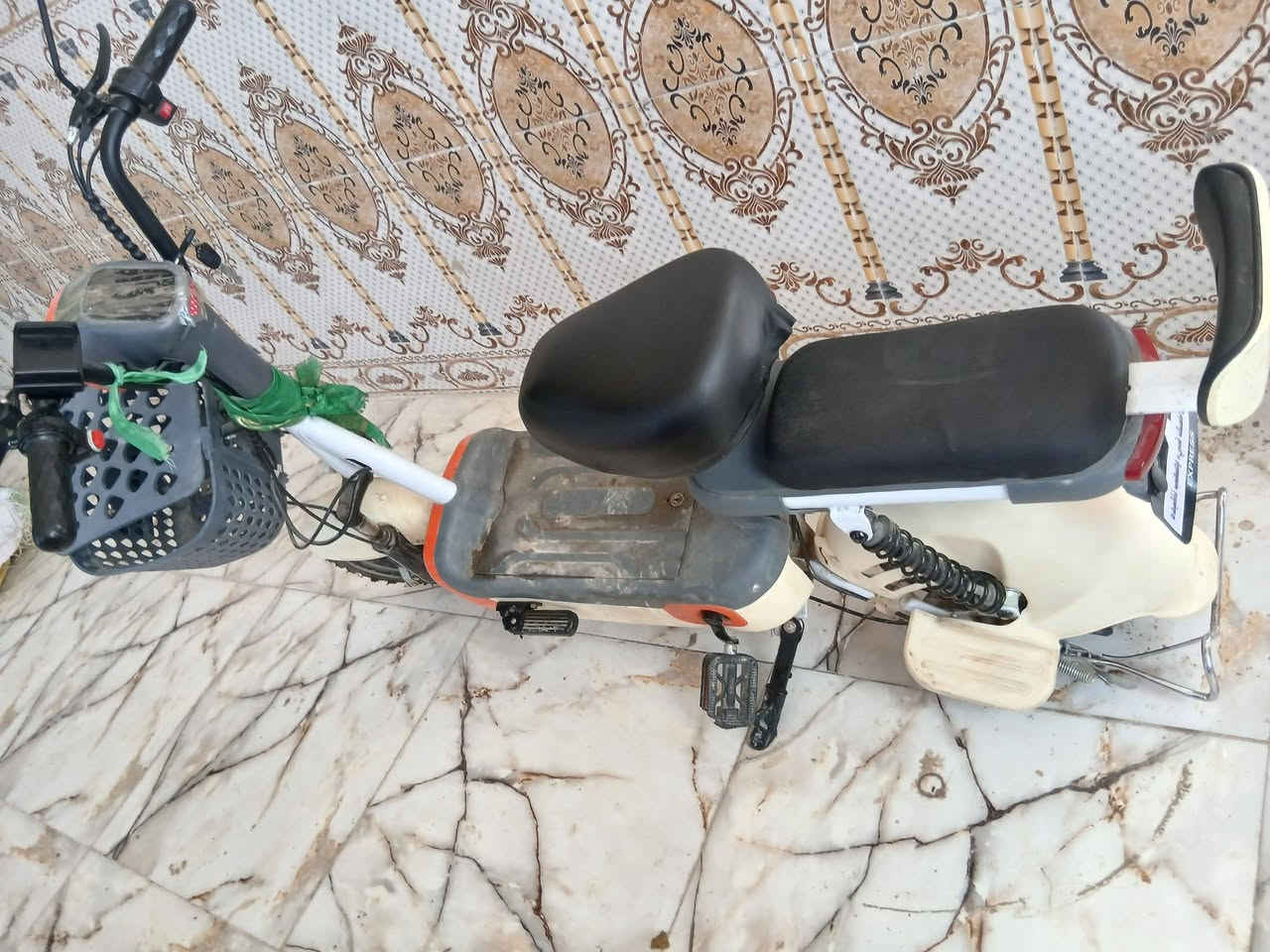 السلام عليكم ورحمة الله وبركاته دراجة شحن للبيع كفالة عامة من كلشي السعر ٢٥٠ وبيها مجال للطيبين المكان بابل الحلة ناحية النيل الرقم والاستفسار ***********
