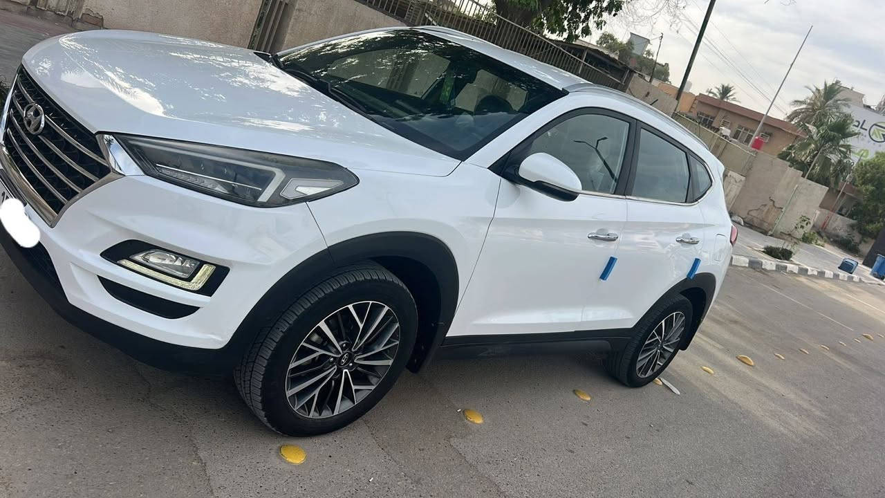 ‏سلام عليكم للبيع توسان خليجي موديل 2019 رقم بغداد الجديد دولي بأسمي هزه سنوية جديدة 2030
‏مكفوله من الصبغ التبديل وكير ومحرك وضع شركة. 
‏مواصفاتها 
‏ خمس عدسات  كشنات جلد كشن كهرباء شاحن وايرلس سايد بريك بالقدم تبريد قطعتين حساس أمامي حساس خلفي كاميرا مري شفط و إشاير بلمري مو درايف  منفذ وايرلس امامي وخلفي ثلاث أنظمة قيادة مثبت سرعة خمسة ويل كب كروم محرك 2000 دوش ترحيب ذاتي GPS خرائط الطريق لد أمامي نهاري تاير جديد وارضيه مغلفه جلد 
‏ماشية 65 الف حقيقي 
‏السعر 193 $$ وبيها مجال بسيط 
‏الاستفسار *********** 
‏مكان السيارة بابل حله 
‏الملاحظة أنا مكلف بالنشر فقط 

‏
