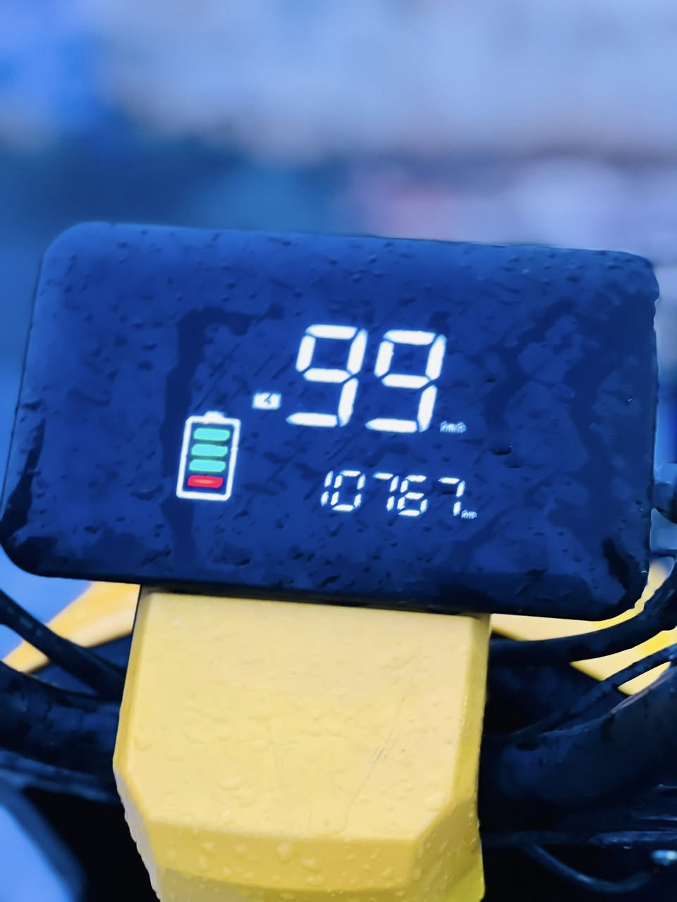 السلام عليكم ماطور شحن R9 كلشي شغال السعر ٤١٥ وبي مجال الرقم ***********
