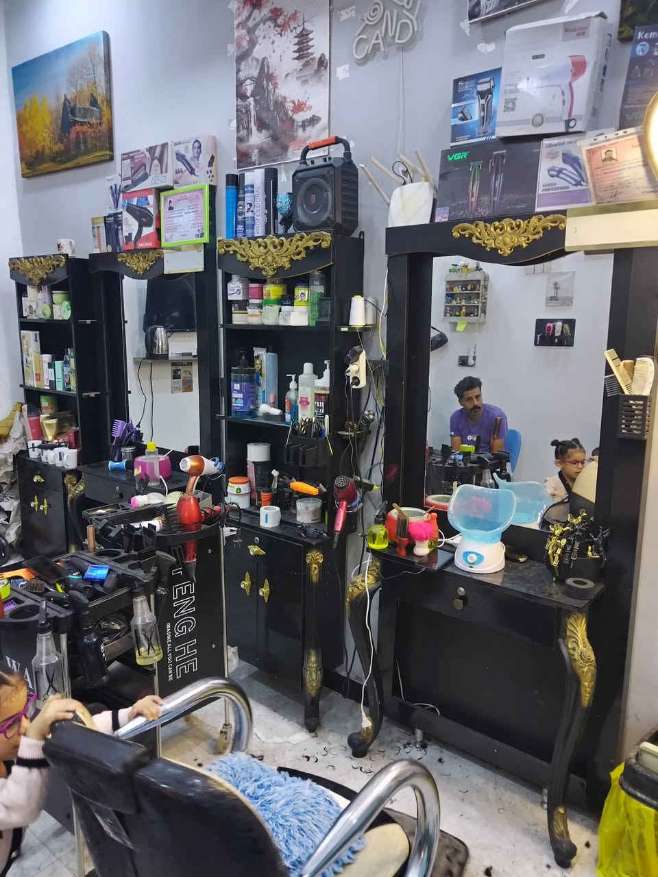 السلام عليكم امرايات ٢ للبيع +باترينه كوت خاجيه ***********
