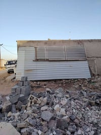 سقيفه الطول 7متر مع بوب وشبابيك حديد + بوب خشب للبيع 07812545678