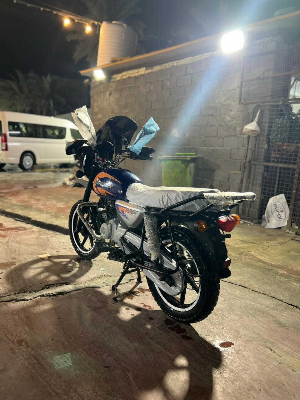 سلام عليكم بوكسر 2022 دراجة جاهزة أوراق كاملة سبعة
مكفولة كفالة عامة سعر 1350 وبيها مجال حك جية مكان حي اور ***********👋
