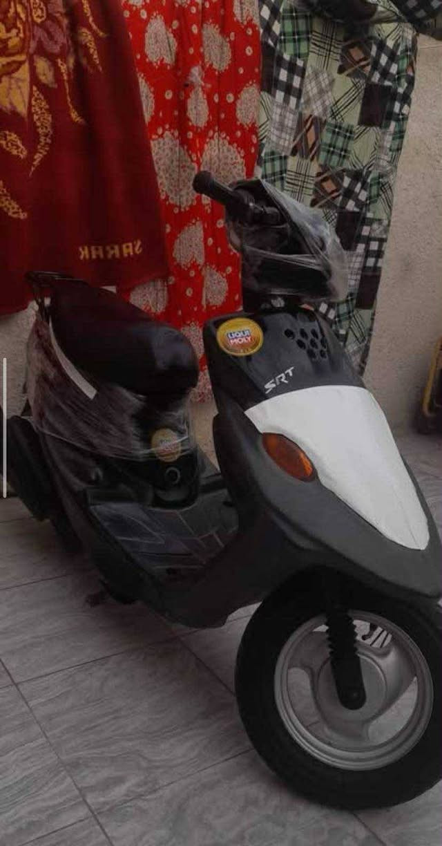 سلام عليكم اخوان للبيع دراجه ناريه جديده ابلادي سرعه ٦٠ اسمه بيجي ام ٩ازروف ياباني  اصلي شغاله اشاير يمنه يسره شغاله اكلوب عالي الجوده ناصي الوان اصفر ابيض بليل شوته جديده ابلادي صلنصه اصليه مالته براغي مضبطه اخوان للبيع دراجه سعره325وبيه مجال حك الجيه مكاني بغداد الدورة المهديه الثانيه متواجد حالياً على الماسنجر او واتساب اعمال هذا رقمي الأثير ***********
