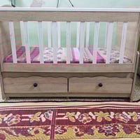 هزاز أطفال • مع دوشك • قابل تفاوض