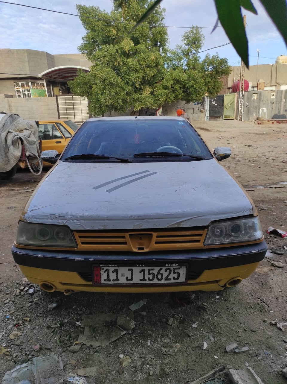 السلام عليكم شباب سياره للبيع بيجو 405 موديل 2009رقم بغداد انكليزي سنويه ل2027مشروع وطني مصفره هيئه وغرامات دواخل حلوه ونظيفه مكينه بيه خيط بخار  كير مكفول تخم تاير جديد كهربائيات كله شغال السعر 28وبيه مجال للشراي مكاني بابل مامتواجد عل فيس الخاص مغلق انتصال فقط هاذه رقمي‏‪0787 457 3306‬‏
