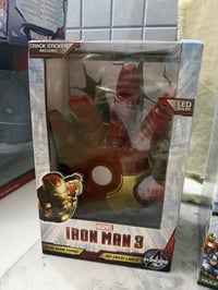 متوفر للبيع فقط للبيع فقط  مجسمات: ١- HULK FACE 3D DECO LIGHT متوفر قط...