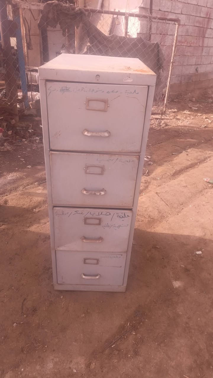 سلام عليكم يوجد رفوف ثقيل او خفيف سعر واحد ٣٥ قفل او لوكر بابين ٧٥ قفل او جرارا ثقيل ٣٥ قفل ‏‪***********‬‏
