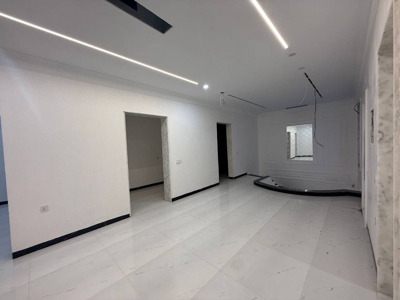 منزل فول مواصفات للبيع في أربيل منطقة أربيل جديدة 300م ركن ع شارع 20م قرب شارع كوية 
يتكون:-
5غرف
أستقبال
صالة
مطبخ
مجموعة صحيات 
للاستفسار:-
***********
***********
***********
**********************
في حال لم يتوافق العقار مع رغبتكم او لم يكن بقدر امكانيتكم زوروا موقعنا على تلكرام للتصفح على اكثر عدد من العقارات المتوفرة•https://t.me/miran_48
