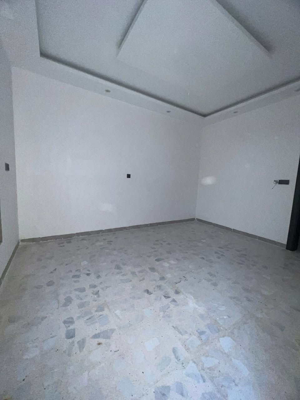 #عروض_عقارات_الحيدر 

دار طابقين للبيع 

الموقع : حي التعليم مجمع النور 
مساحته : ١١٥ متر
واجهه : ٧ 
الطابق الاول : استقبال مطبخ غرفه وحده هول وصحيات 
الطابق الثاني : ٣ غرف وصحيات 
اتجاه الدار قبله موقع مميز
للاستفسار اكثر الاتصال عل الأرقام الاتيه 
***********
***********
