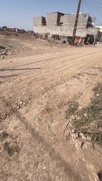 قطعة ٣٠٠متر ركن طيق الجامعة مجاور مجمع سلمان اللهيبي شارع ٢٠ متر ٠٧٧٠٦...