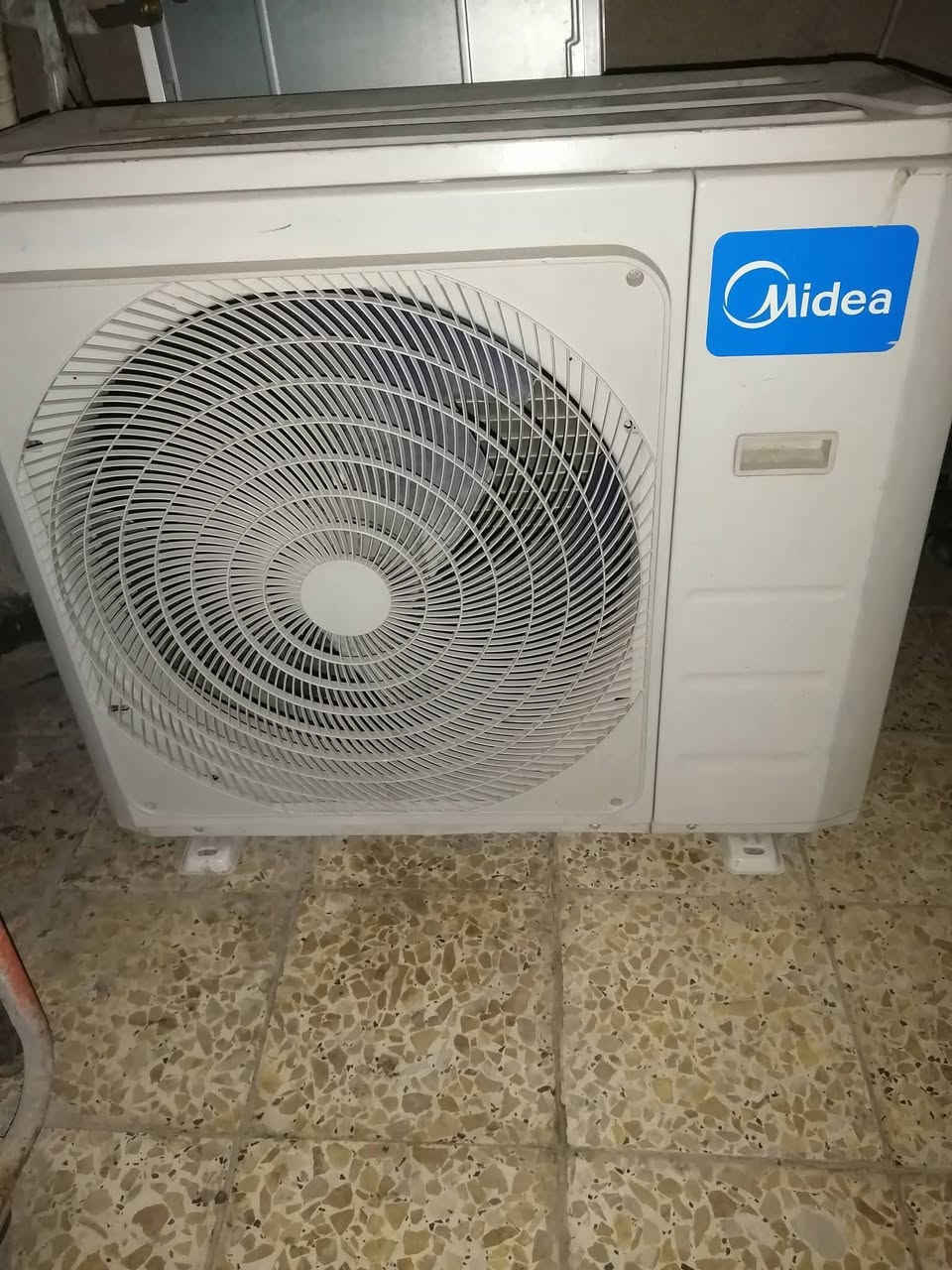 سلام عليكم سبلت ميديا ثلاثه طن انفيريتر غاز 410 بلادي شرط مكفول ضمان على شغل سعره 850 مكاني بغداد ***********
