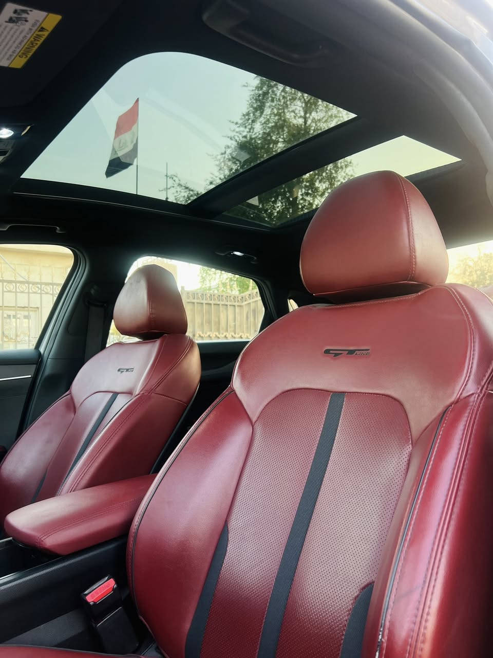 للبيع كيا K5 GT-Line موديل 2022
محرك 1600 تيربو (1.6T) 
ماشيه 57 الف 
كير أوتوماتيك 8 سرعات
لون اسمنتي / وارد امريكي

 فول مواصفات، استخدام شخصي ونظيفة جداً حادثها باب السائق فقط وبدون دواخل وبدون ايرباك 

المواصفات:
• تشغيل بصمة + تشغيل عن بعد
• دخول ذكي (Keyless)
• شاشة كبيرة + Apple CarPlay & Android Auto
• شاحن لاسلكي
• كاميرا خلفية + حساسات
• رادارات + مثبت سرعة ذكي
• Lane Assist + Blind Spot
• فتحـة سقف بانوراما
• قياده ذاتيه
• ستيرن تدفئة
• ترحيب بالسائق
• مقاعد GT-Line جلد/سبورت
• ستيرن رياضي
• إضاءة LED كاملة
• كشنات داخل باللون الاحمر 
• نقاط عمياء 
• USB + AUX + Bluetooth
• ريموت ستارت والتحكم بالمناخ
• وضعيات قيادة متعددة ( SMART / NORMAL / SPORT / CUSTOM )
 وباقي مواصفات الجي تي لاين معروفة

محرك وكير وشواصي وحداديه وتبريد كفاله عامه اي نقص مابيها شرط الفحص رقم اربيل تحويل مباشر وهزه جديده

السعر 180 وبيها مجال العنوان كربلاء
***********/////***********
