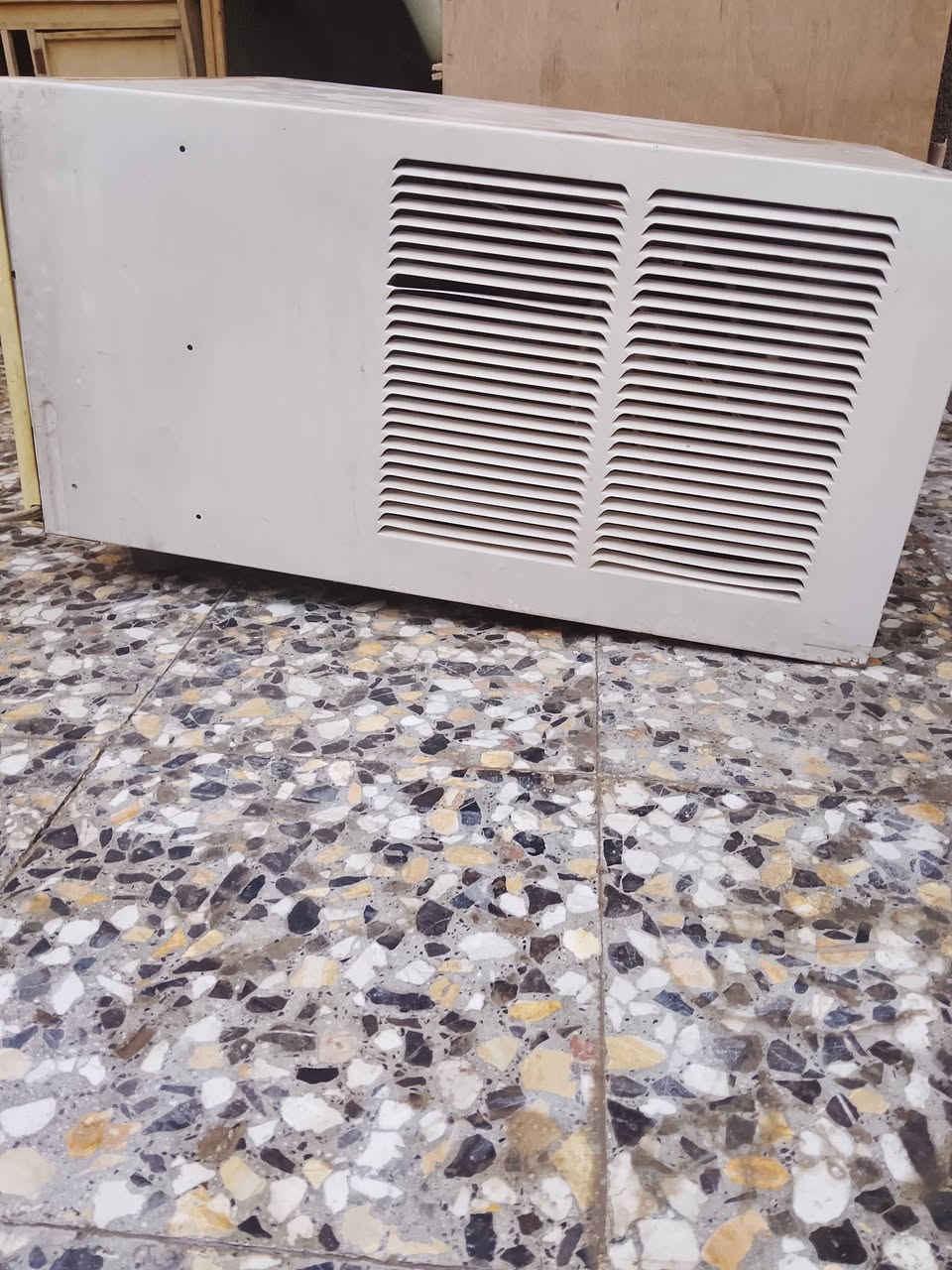 مكيف جنرال باب الاول جديد حيل لا داخل تصليح ولا ملعوب بيه تبريد ثلج
مكاني كربلاء حي الغدير رايده ب 240 
‏‪***********‬‏

