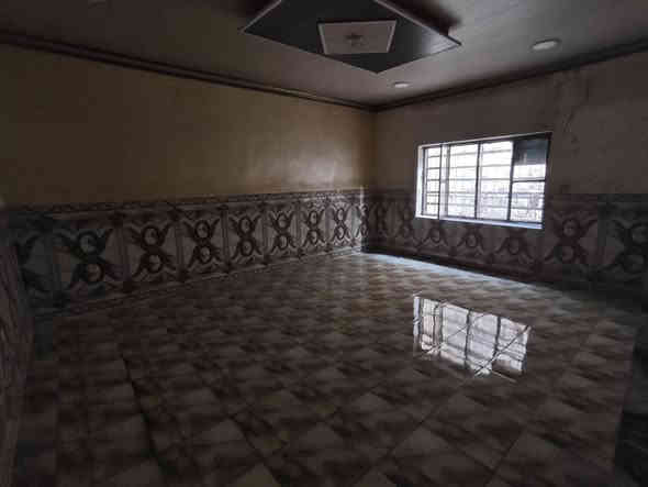 ✨دار للإيجار✨
♦️المساحة 300 متر ♦️ 

🟢 يحتوي على 3 غرف،واستقبال، وكلدور ،ومجمع صحيات داخلية وخارجية وحديقة ،

🔵 موقع مميز : الحلة نادر الثانية قرب الشارع الرئيسي 
امام الدار حديقة كبيرة وشارع عريض 15 متر 

🟡 يصلح روضة ، مكتب ، شركة ، معهد ، سكني 

🟤 للإستفسار الإتصال على الرقم:
***********
