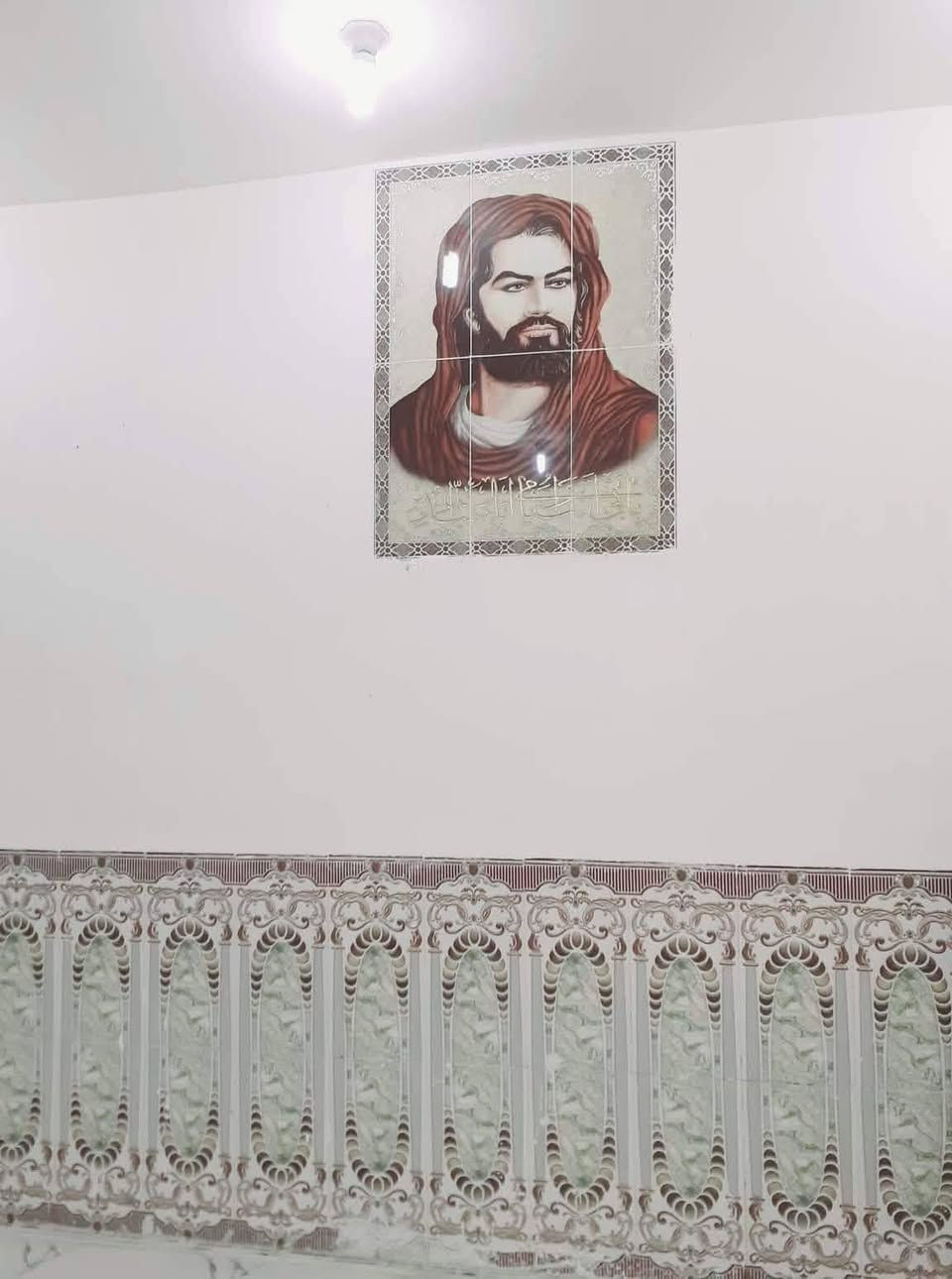 سلام عليكم  دار للبيع مساحه 600 صب كونكريت بنا 2018 بناء طابوك يتكون من ثلاث اغرف وصاله11متر وبراني 7ب4ومطبخ 5ب6 السعر    سعر 90 رقم للستفسار ***********غير متواجد علا الفيس مكان البيت  قرب حسينية احمد الوائلي البندر
