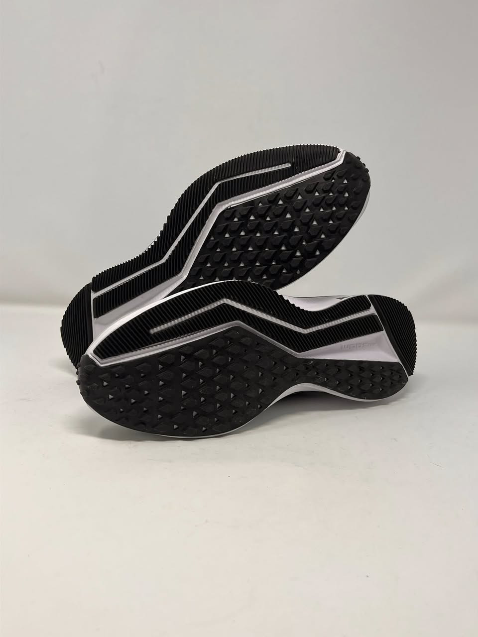 متوفر ✅
Nike shielo running 🏃 
الحجم:43(27.5سم)
الوصف: باله فيتنامي نظافة 💯، بدون وزن ، فوم مريح حدا للمشي او جري 

السعر:   35 الف دينار عراقي.

🚚 يوجد توصيل لجميع المحافظات وجميع المناطق في العراق

ادخل انستا شوف القطع القويه المتوفره 
https://www.instagram.com/hermes.storex?igsh=MTQwdWQ4OTZ1YmxoMg%3D%3D&utm_source=qr


**إذا كنت صاحب هذا الإعلان وتريد حذفه لأي سبب، رجاءا أرسل رسالة إلى الدعم الفني**