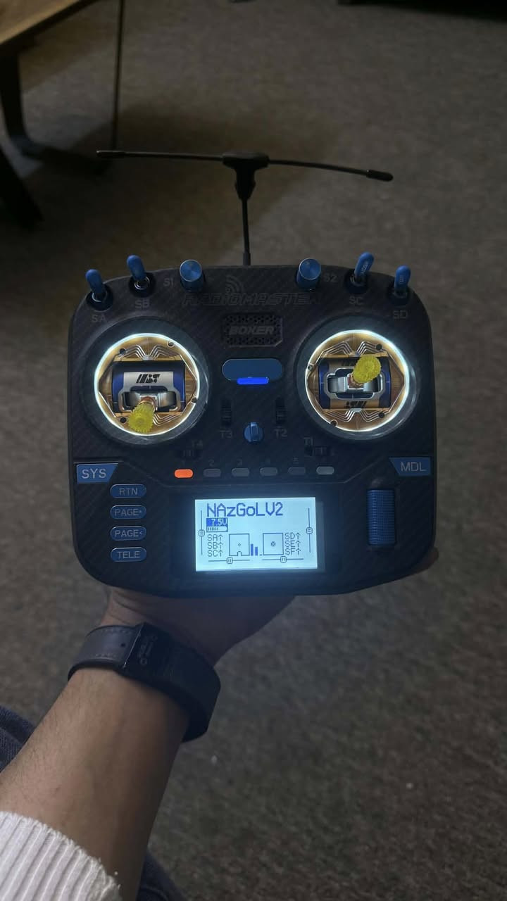 ريمونت راديو ماستر boxer
فئه 4in1
معدل لاخر شي 
كنابل شركه pyrodrone
كفر وجه كاربون فايبر 
سويجات كلها cnc 
ستاند ظهر cnc 
مسكه الابد ربر معدله 
مودل TBS 1W
بطاريه radiomaster 6200mah
سعره 450$ 
مكان بغداد 
***********
