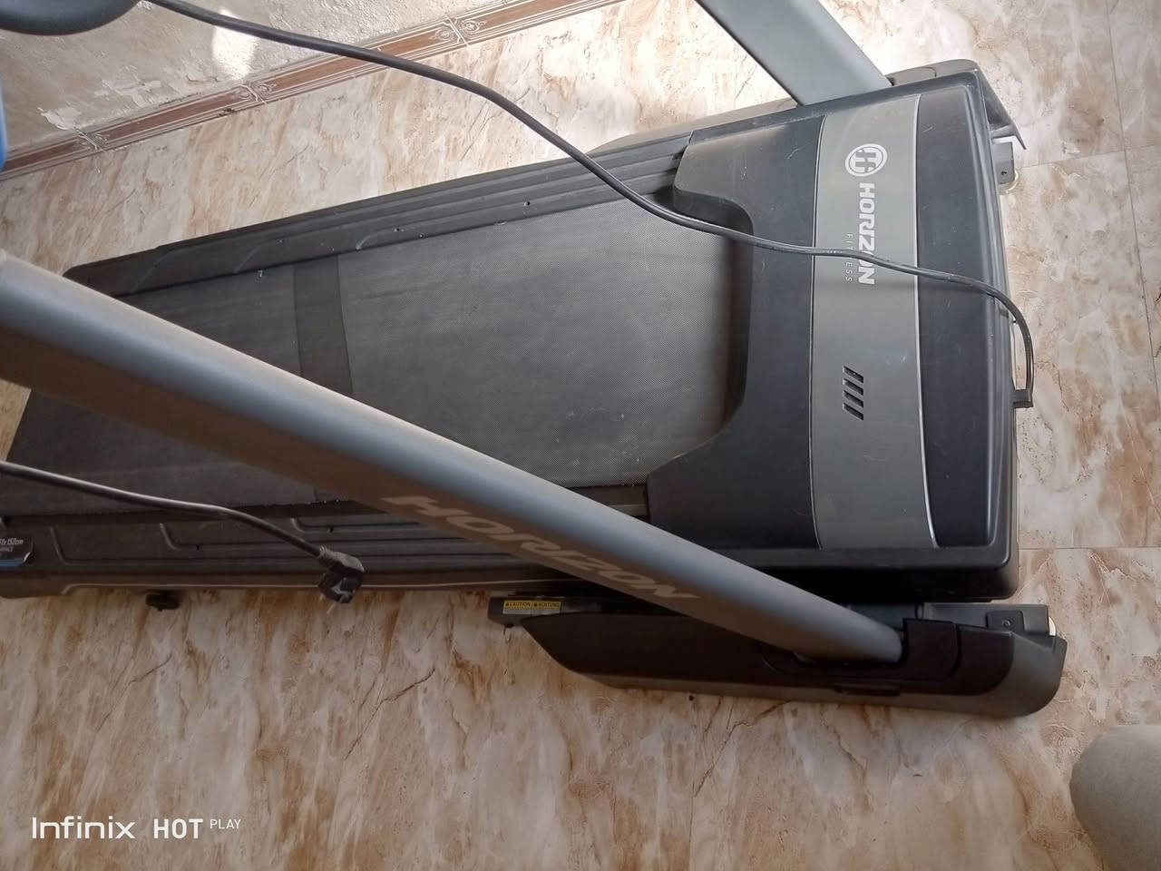 للبيع جهاز الجري الأصلي من شركة Horizon الأمريكية
فرصة مميزة لاقتناء جهاز جري قوي وعالي الجودة من أشهر الشركات العالمية المتخصصة بأجهزة اللياقة البدنية.
💪 المواصفات:
✅ يتحمل وزن فعلي يصل إلى 150 كغم
✅ مزود بماطورين قويين لأداء ممتاز وثبات عالي
✅ يدعم النظام الجبلي (الانحدار) لزيادة حرق السعرات وتحسين اللياقة
✅ مناسب للمشي السريع والجري بمختلف المستويات
✅ هيكل متين وجودة تصنيع أمريكية مميزة
✅ يحتوي على العديد من البرامج والمميزات الرياضية المتنوعة
🏃♂️ خيار مثالي للتمارين المنزلية، وخسارة الوزن، والمحافظة على اللياقة دون الحاجة للذهاب إلى النادي الرياضي.
⚡️ الجهاز بحالة ممتازة وجاهز للاستخدام.
📞 بسعر مناسب جدا الاستفسار الاتصال على الرقم:*********** واتس اب
