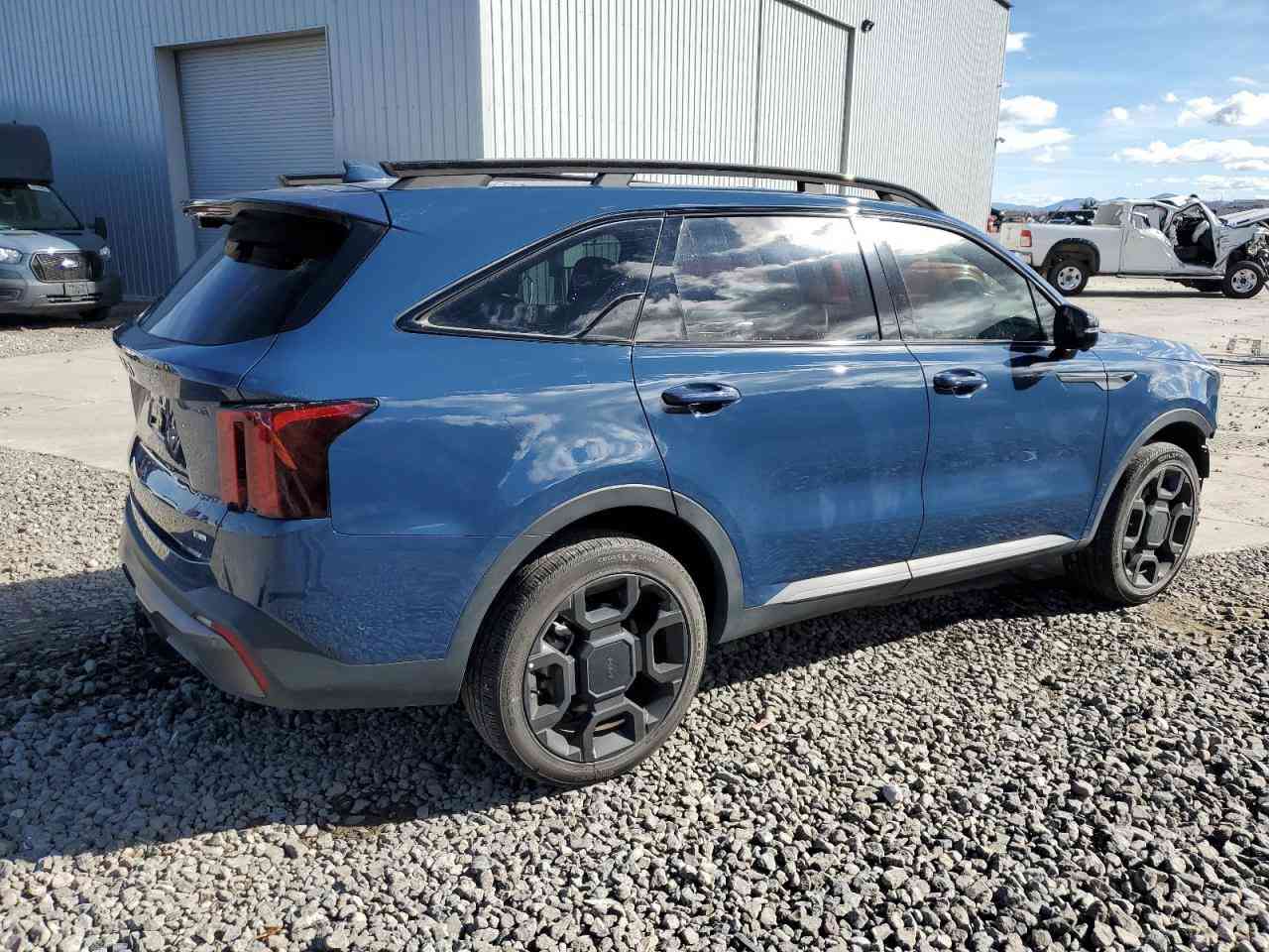 سلام عليكم سورنتو موديل 2025
فول موصفات دخل عسلي 6كامرات 

بدون ايرباك 

ماشية14الف 

حادثهاا كدامك 

ترهم حرة ترهم كتاب شهداء وتريدهاا بغداد او اربيل 

حالين السيارة قيد التحمل 

مكاني بغداد الدورة

سعر واصل مع النقل دبي 236$ 

***********
