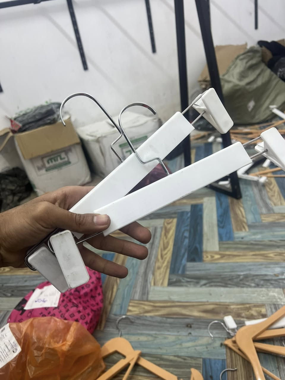 ديكور محل كلشي تحتاج موجود***********
مكاني بغداد حي اور
