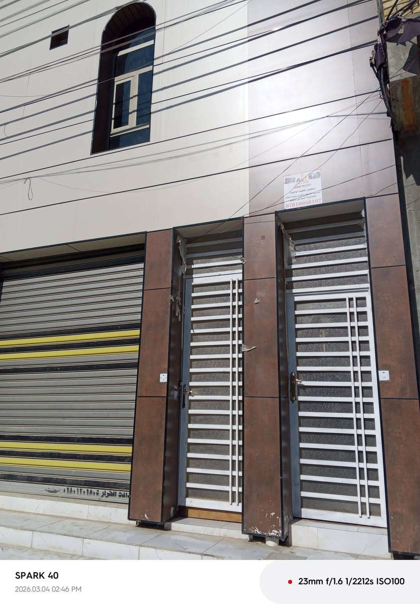 بناية تجارية في الاسكان شارع الجامع مساحة 200 متر تحتوي على شقتين ومشتمل ومحلات مؤجرة بالكامل بوارد شهري جيد عرض الشارع 20 متر للاستفسار أو الاتصال *********** مكتب الغيث للعقار شارع الجامع مقابل مجمع كلشي وكلاشي
