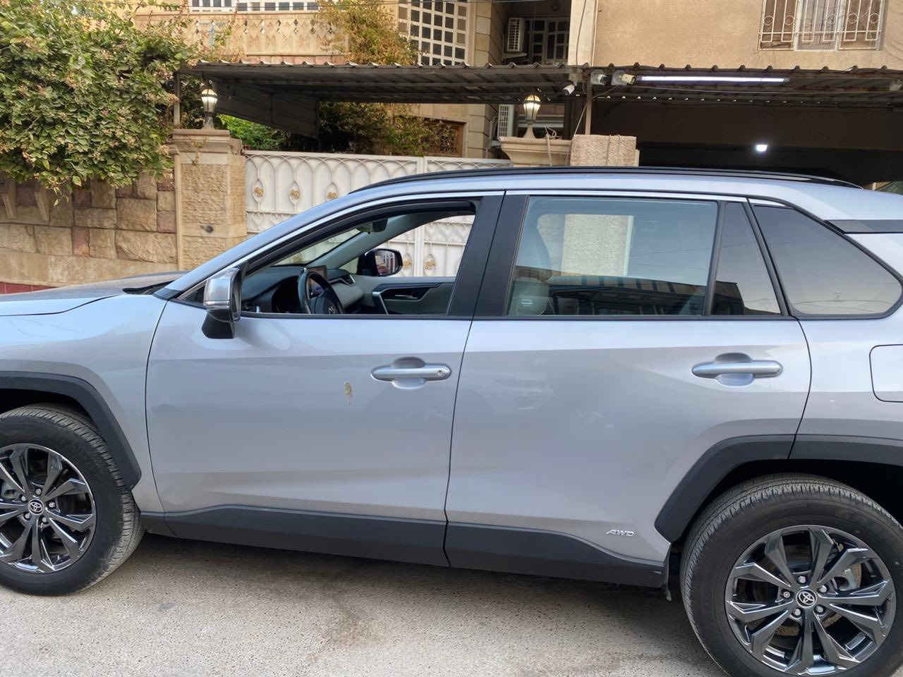 راف 4 موديل 2023 xLe بريميوم. لون سلفر. كشنات جلد سلفر وتجي كلش قليل كله يجي اسود السيارة مماشية بلعراق بس ع كد الترقيم يأسمنا ماشية 19  الف فقط سعر 245 ورقة مكان بغداد زيونة  هاتف  ***********
