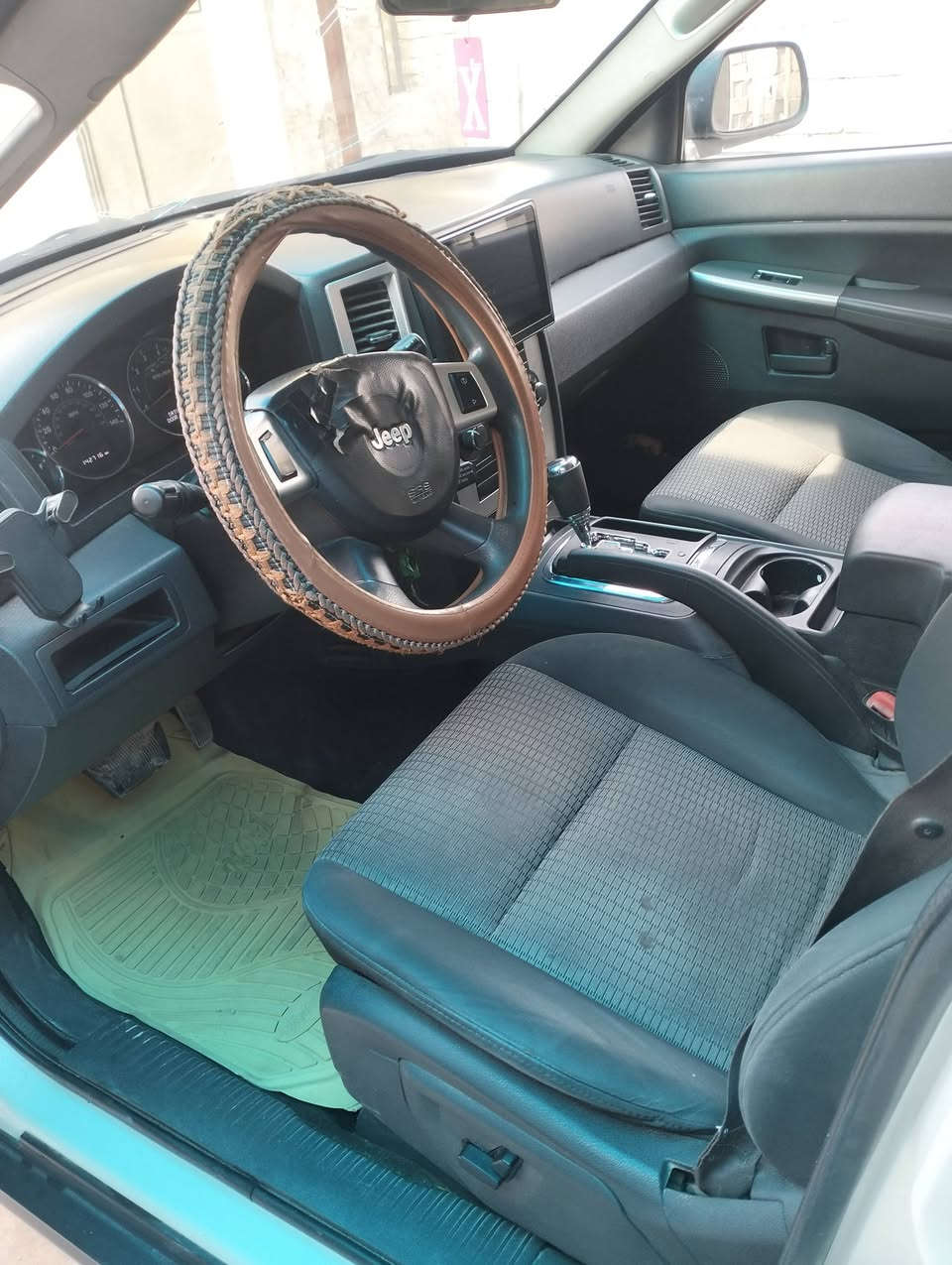 السلام عليكم جيب شيروكي 2008 رقم بغداد بيها صبغ قطعتين *********** السعر 120 المكان بغداد
