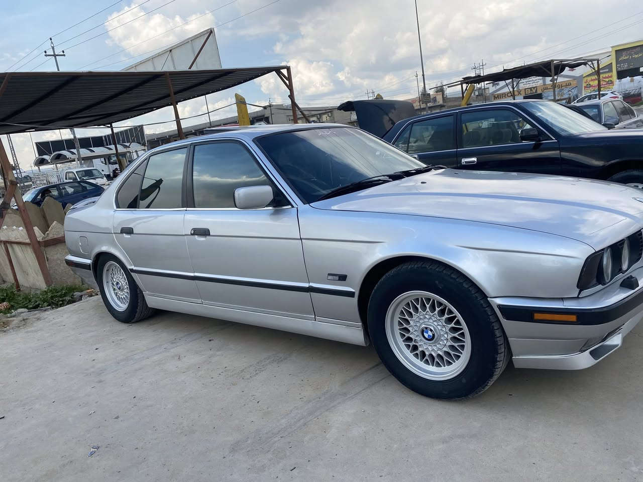 سلام عليكم 78 بيها مجال
525 اصل 
مديل 91 محدث95
غرفه جديده 
صبغ جديد سياره جديده وجاهزه 
منضومه زينون سنويه جديد باسمي
موصل برطله
***********
*********** واتس فقط
