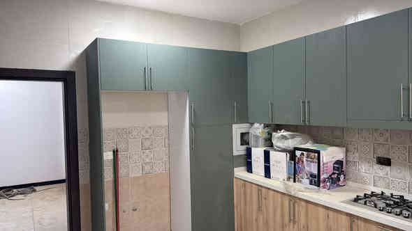 200م في مجمع السلطان غير مطلوب 

البيت على ساحه و غير مستخدم  ويحتوي على اضافات
طابق واحد يحتوي على غرفتين و صاله و استقبال و مطبخ 

للاستفسار اكثر الاتصال يتوفر وتساب 
***********
